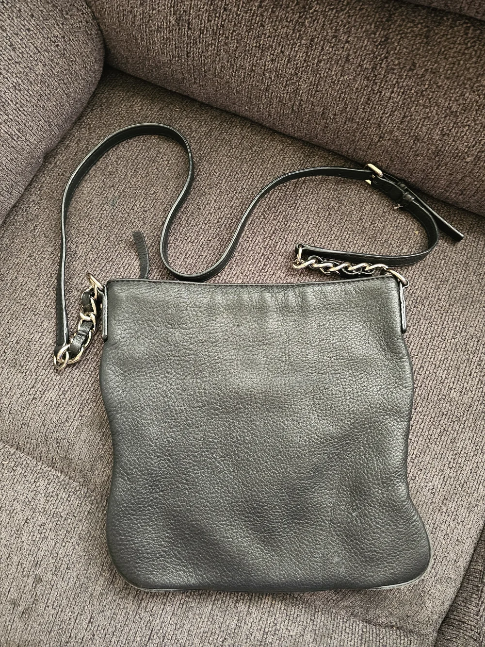 Vintage Kate spade Black Pebbled Leather Crossbody with Chain-Strap Detail